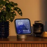 جهاز Apple HomeView في غرفة المعيشة