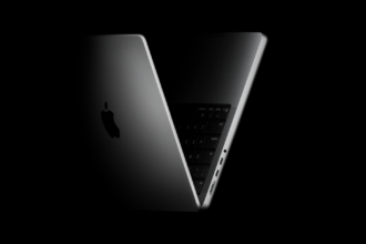 صورة رسمية لجهاز MacBook Pro من آبل Apple